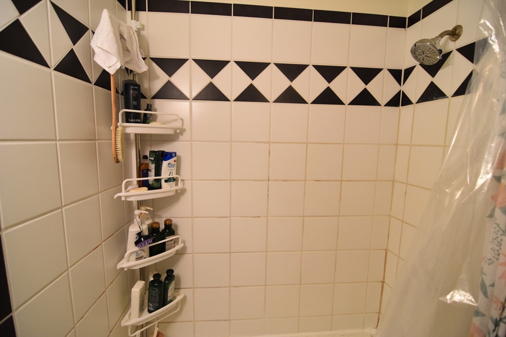 19 Craig Pl, North Brookline