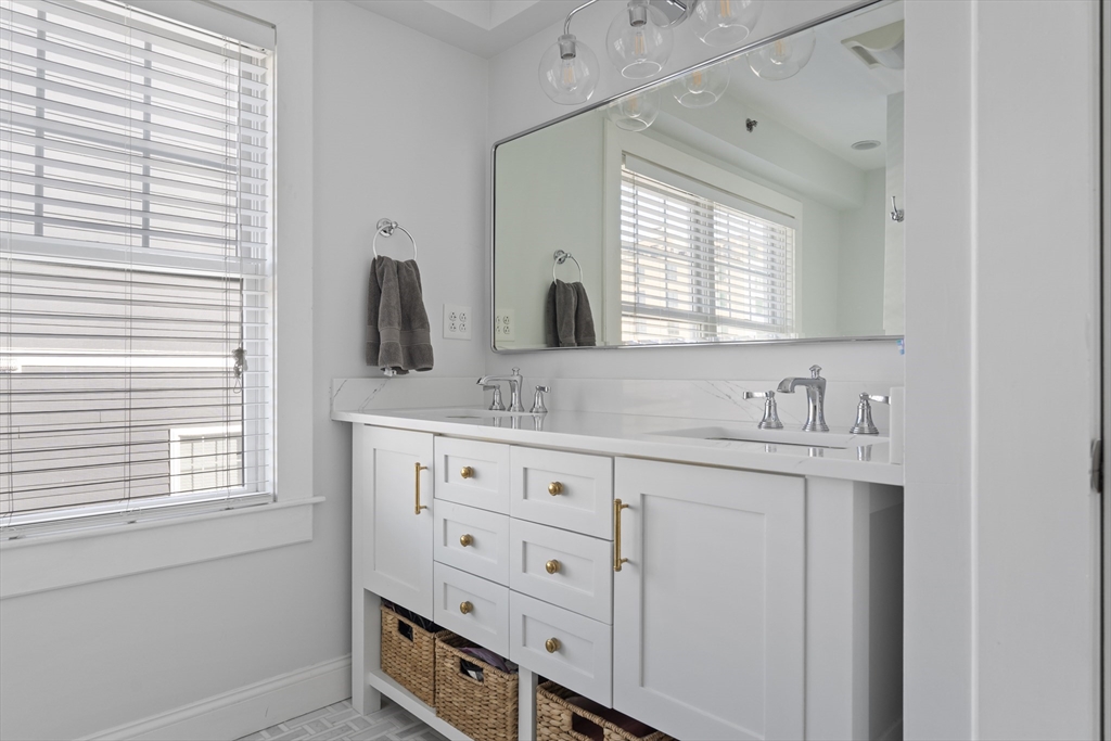 33 Middle St, South Boston