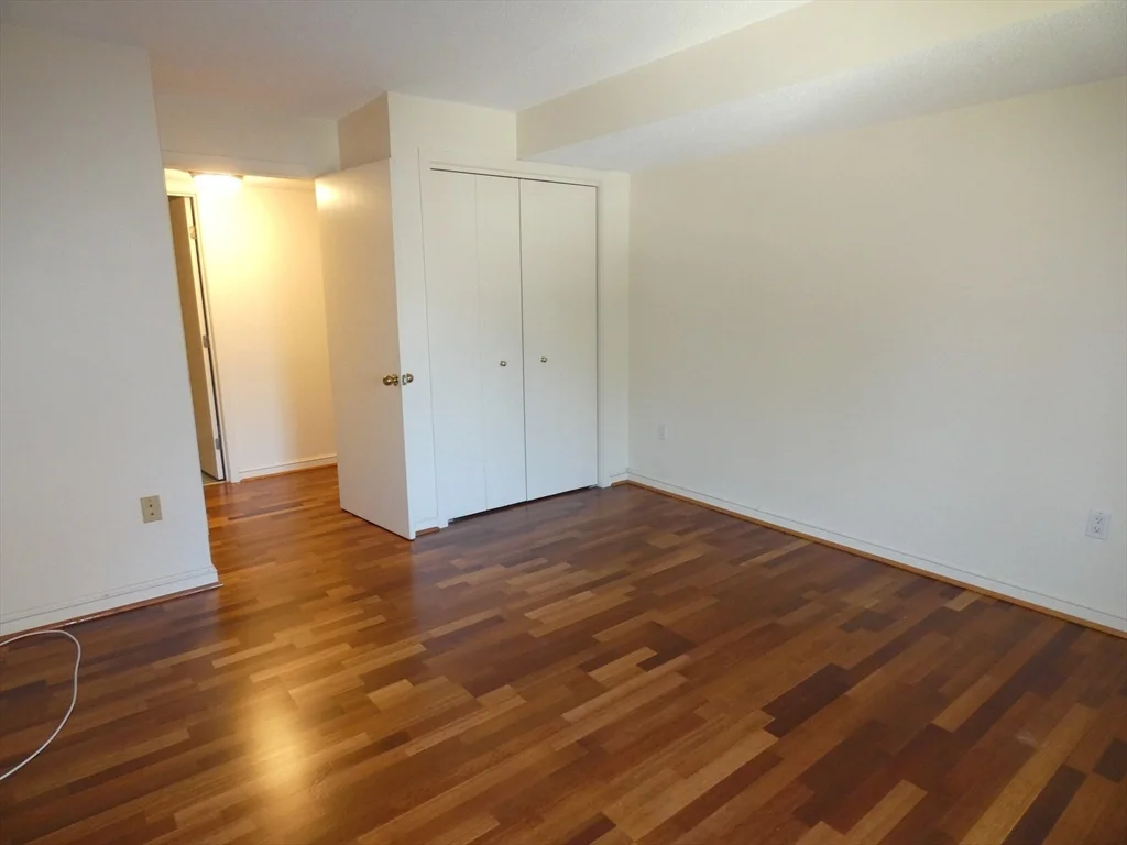380 Place Ln, Woburn
