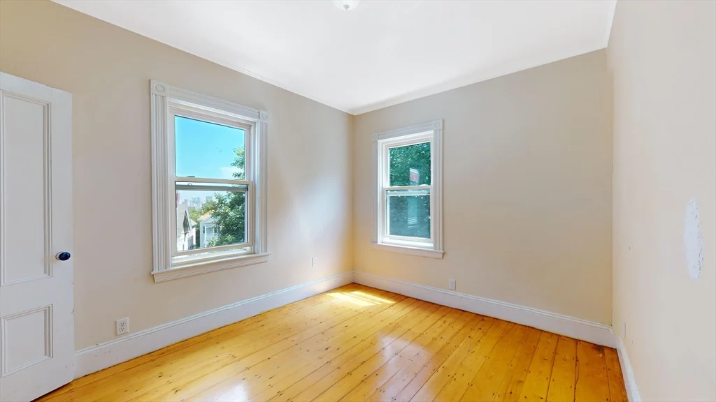 32 Thornton St, Roxbury