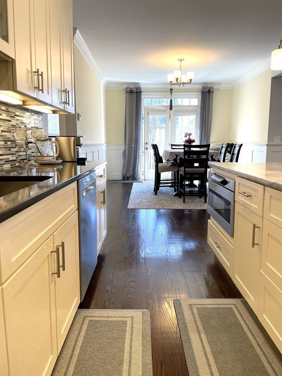 884 Chestnut St, Waban