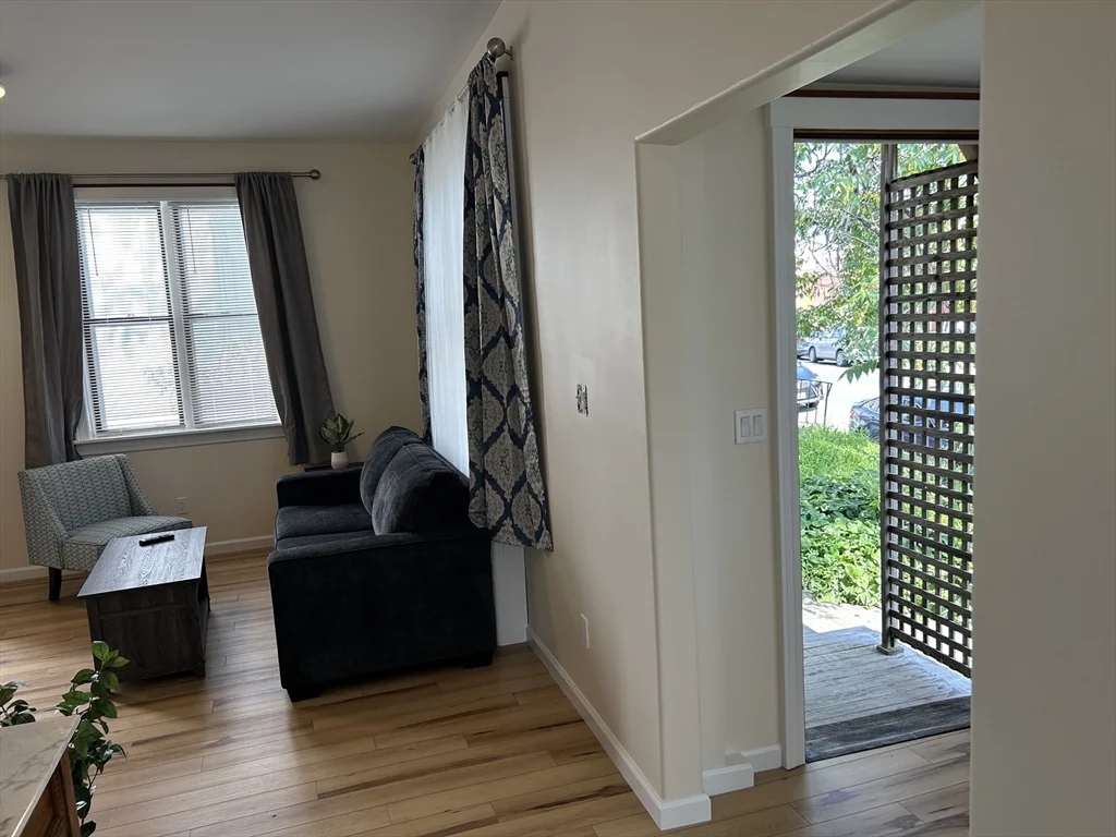 407 Main St, Medford