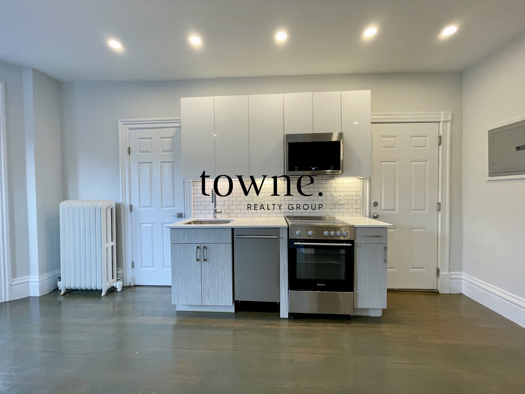 225 Newbury St, Back Bay