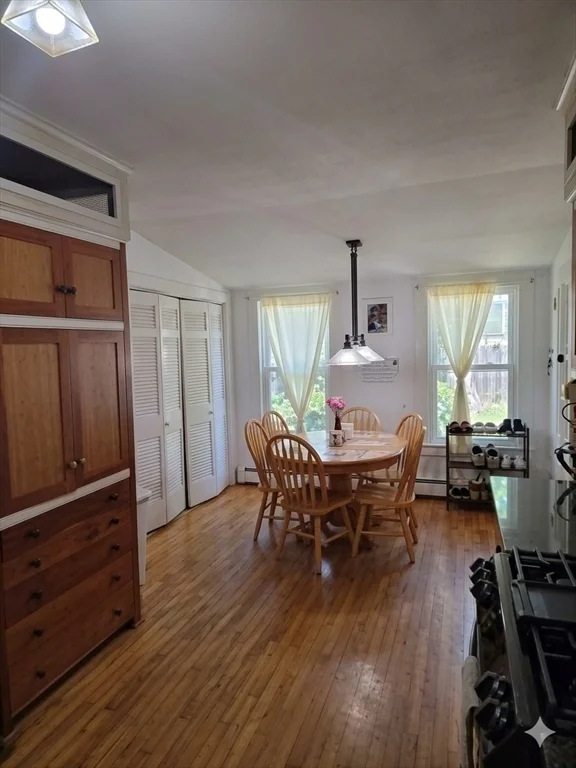 155 Amity St, Amherst