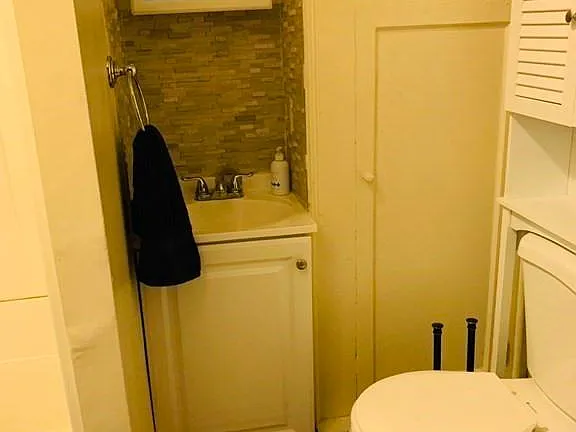 27 Bay State Rd, Fenway