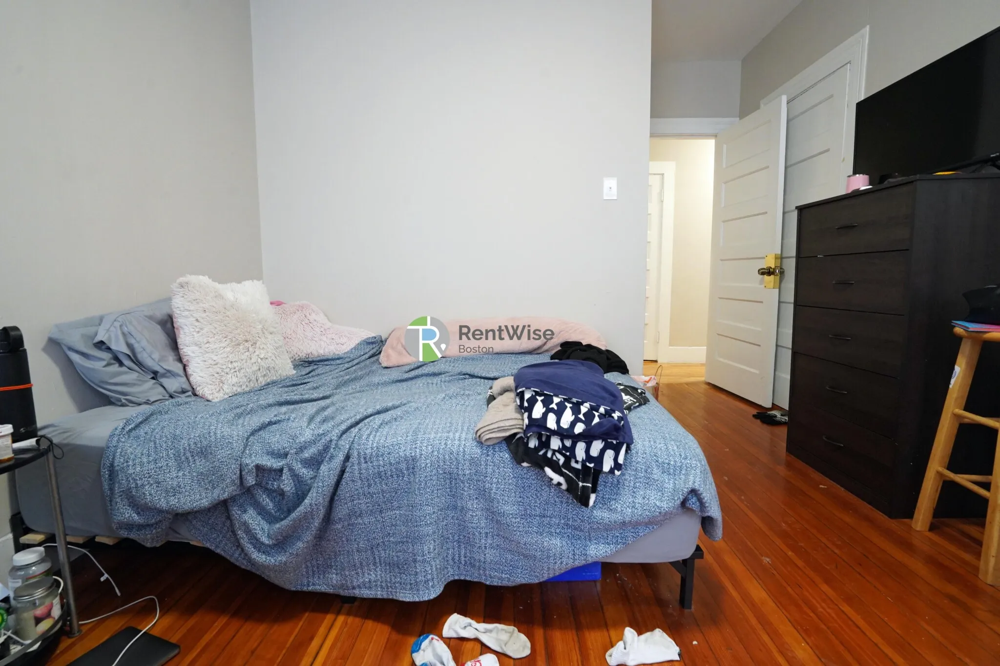 4 Ashford Ct, Allston