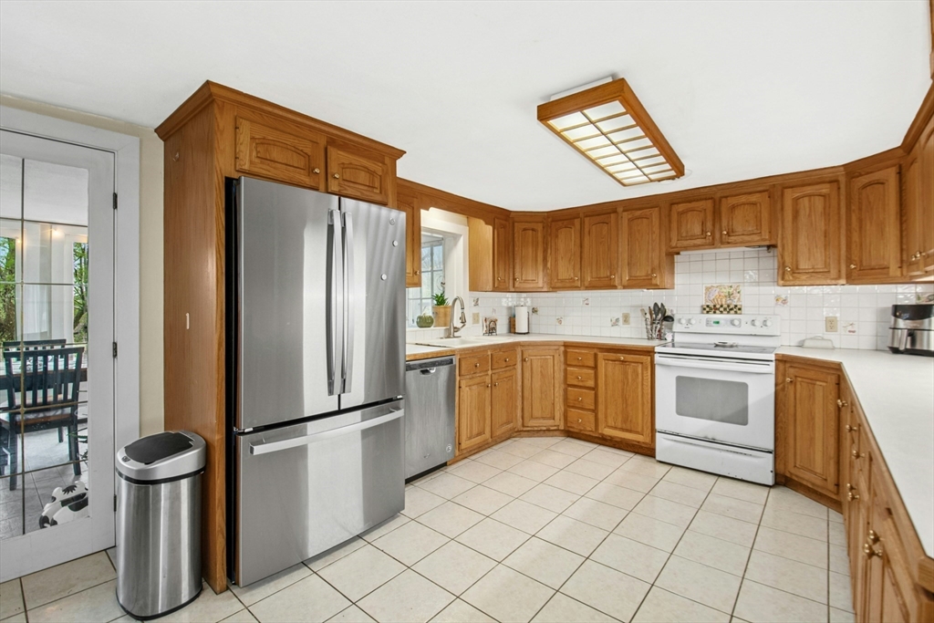 67 S Oxford Rd, Millbury