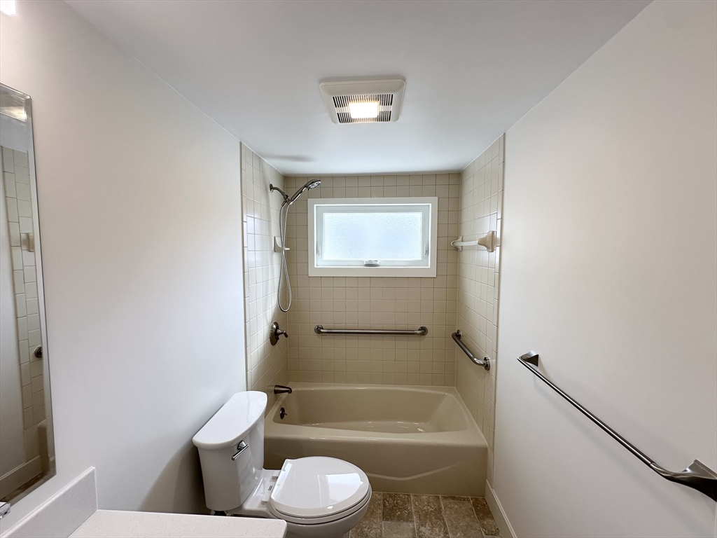 3 Franzone Dr, Bradford