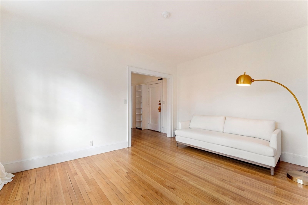 20 Concord Ave, Harvard Square