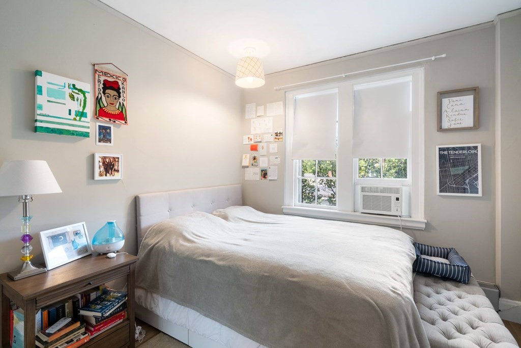 988 Memorial Dr, Harvard Square