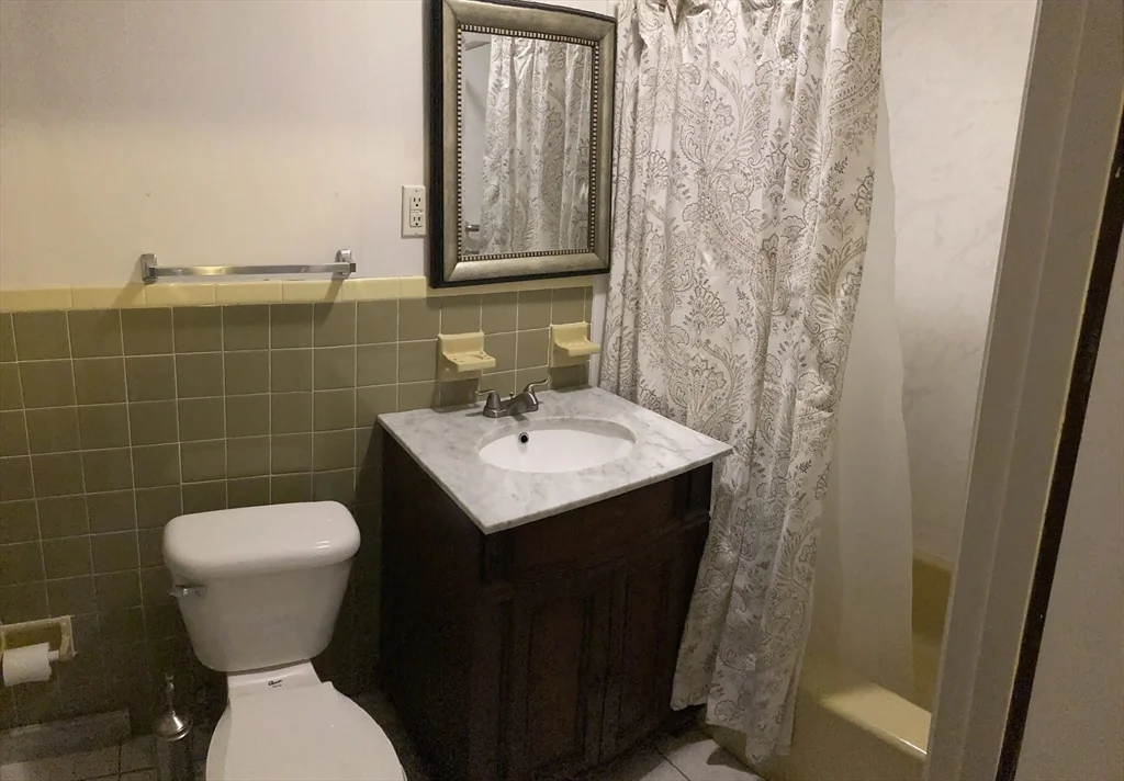 110 Grovers Ave, Winthrop