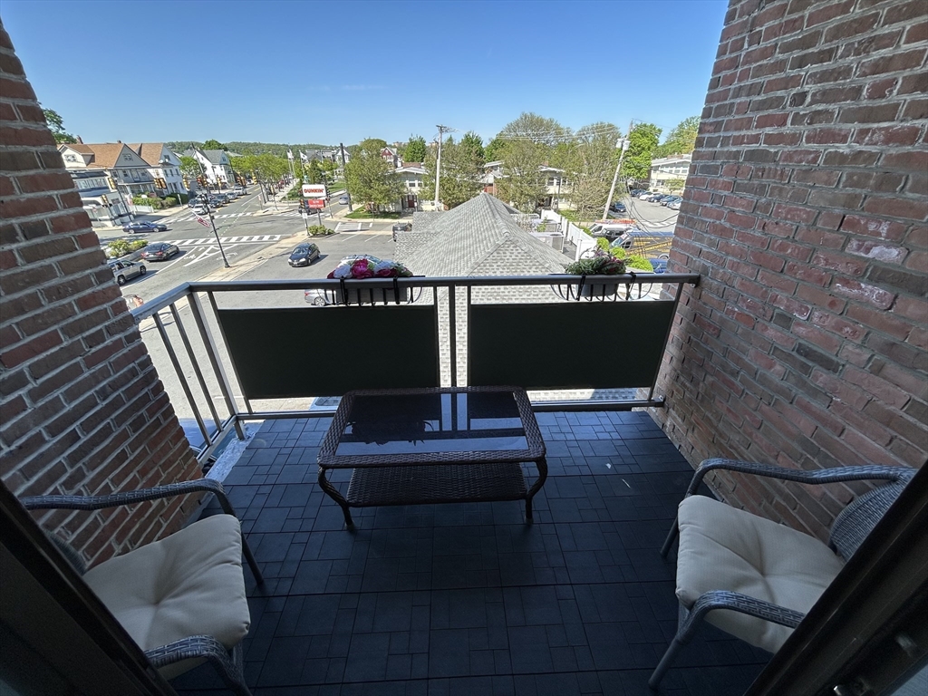 881 Broadway, Everett