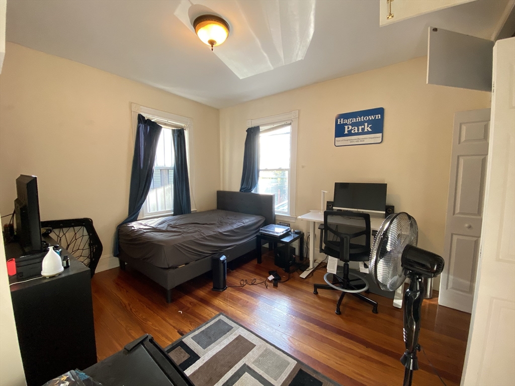 18 Lawn St, Mission Hill