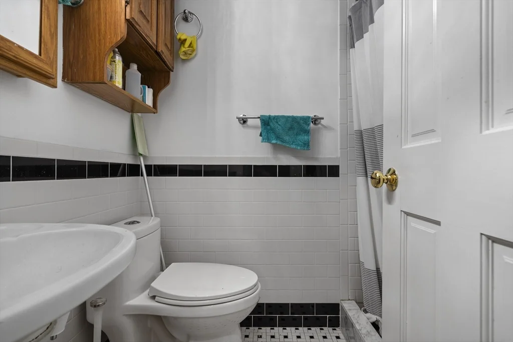 103 W 4th, South Boston