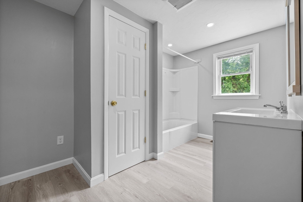 28 Greenwood Ave, Weymouth