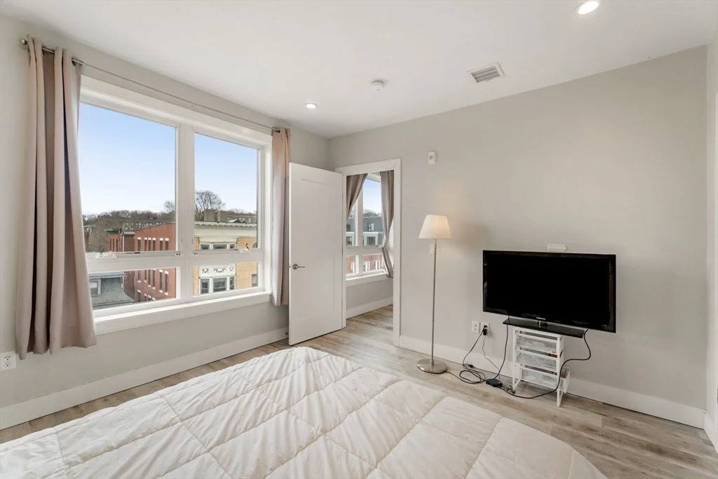1457 Tremont St, Mission Hill