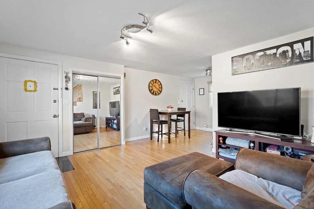 41 Bishop Dr, Framingham