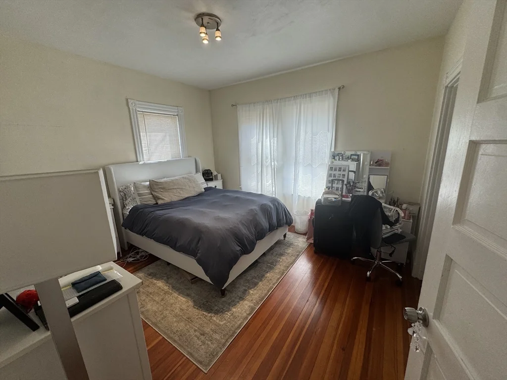 5 Oak Square Ave, Brighton