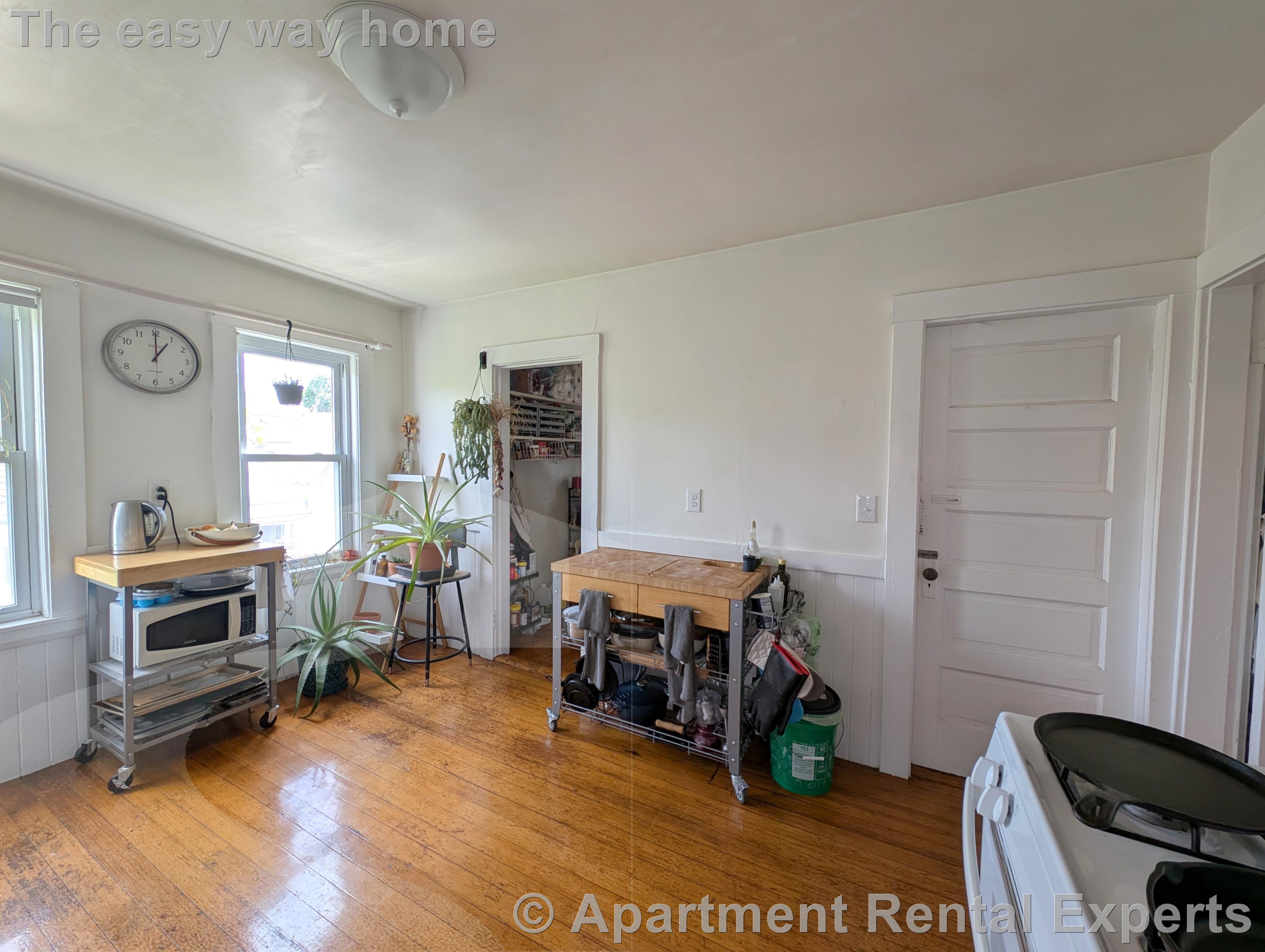 998 Broadway, Davis Square