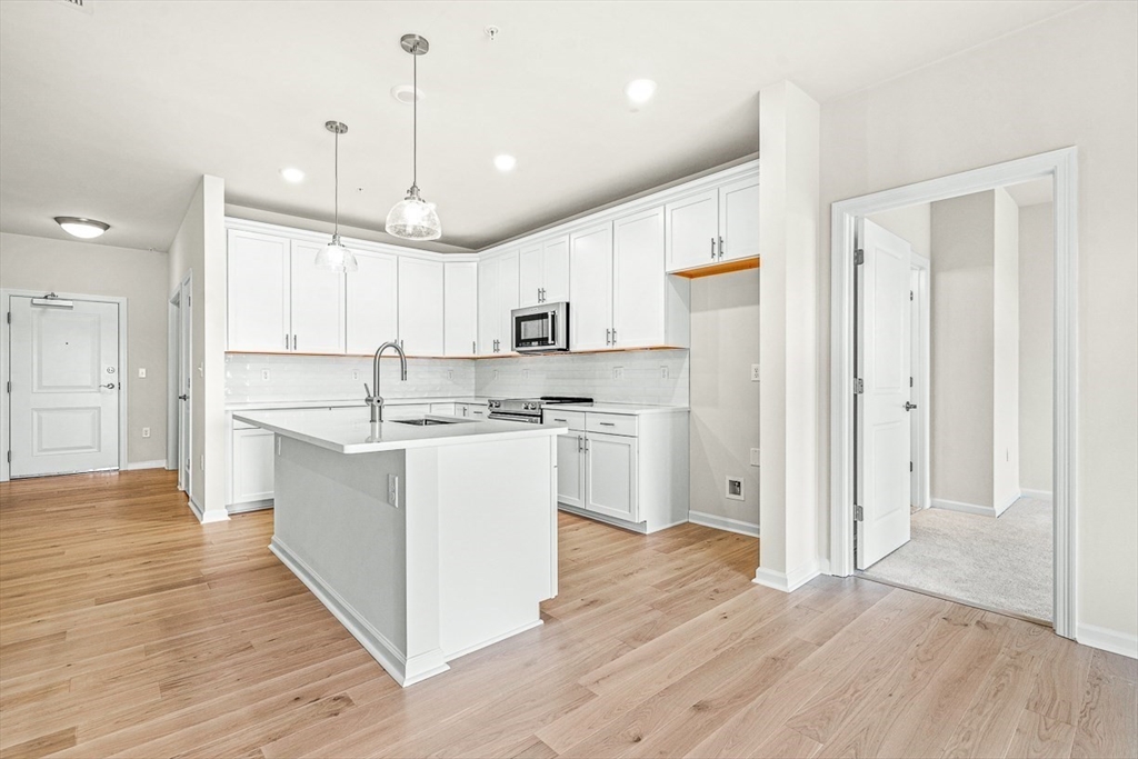 2 Stratton Dr, Woburn