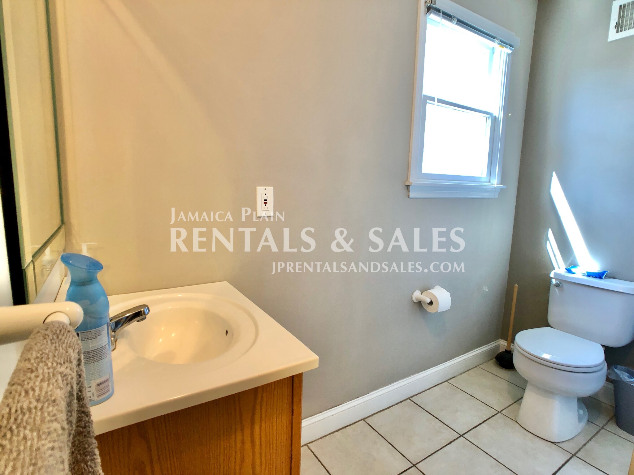 27 Clive St, Jamaica Plain