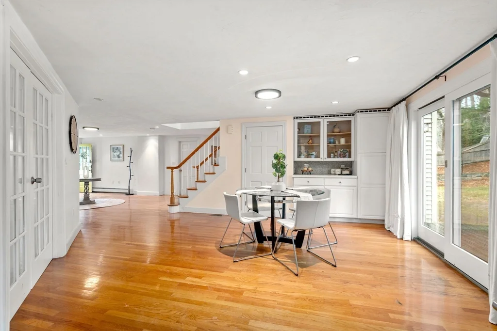 850 Dedham St, Newton