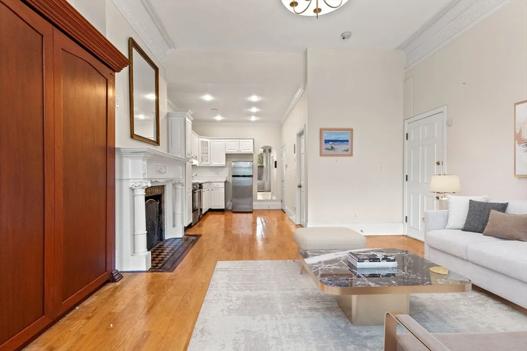 394 Marlborough St, Back Bay