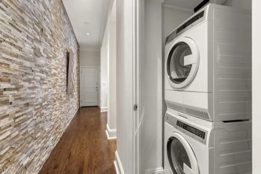 382 Commonwealth Ave, Back Bay