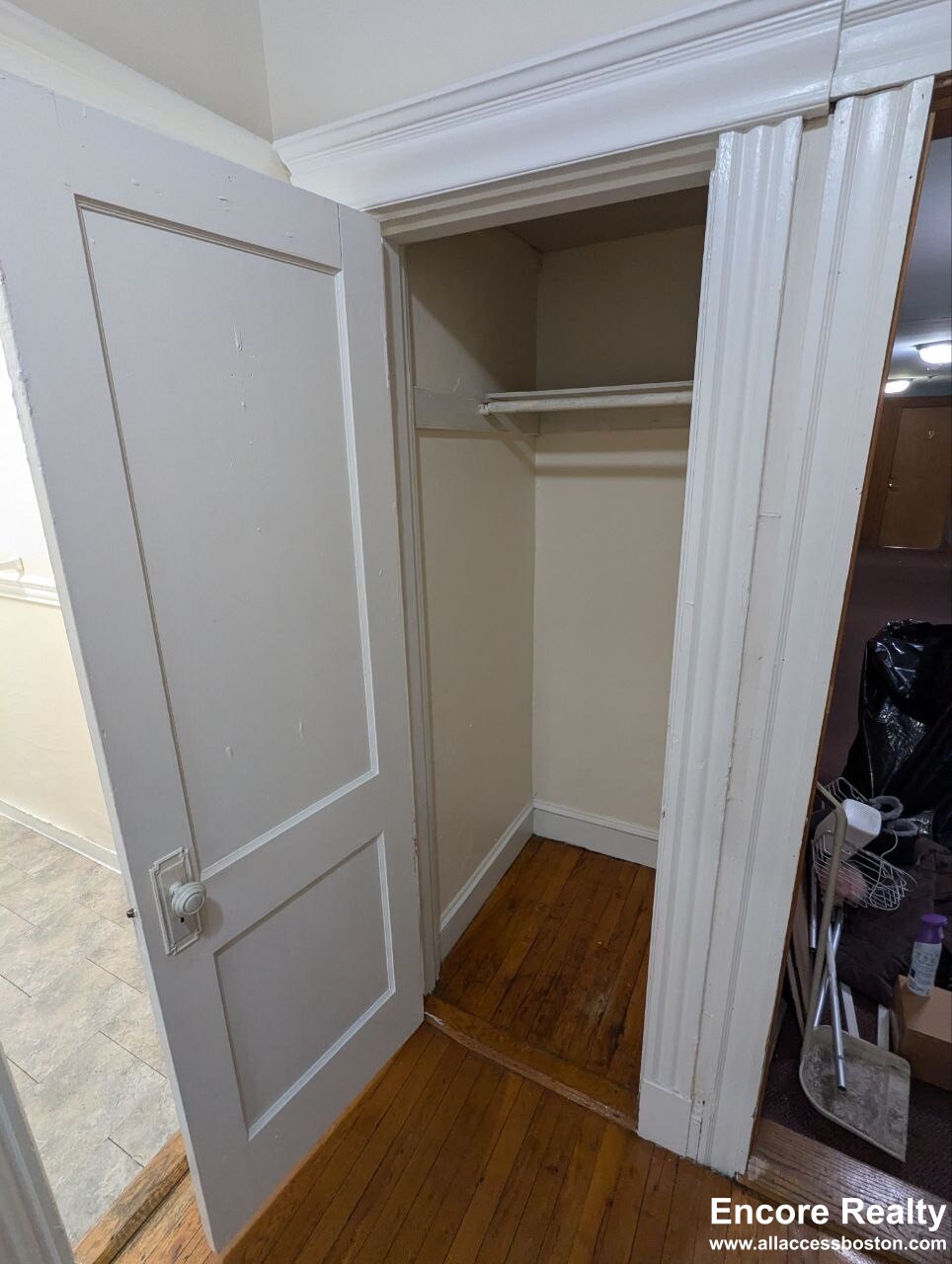 364 Riverway, Mission Hill