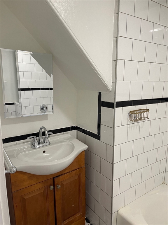 67 Saunders St, Lawrence