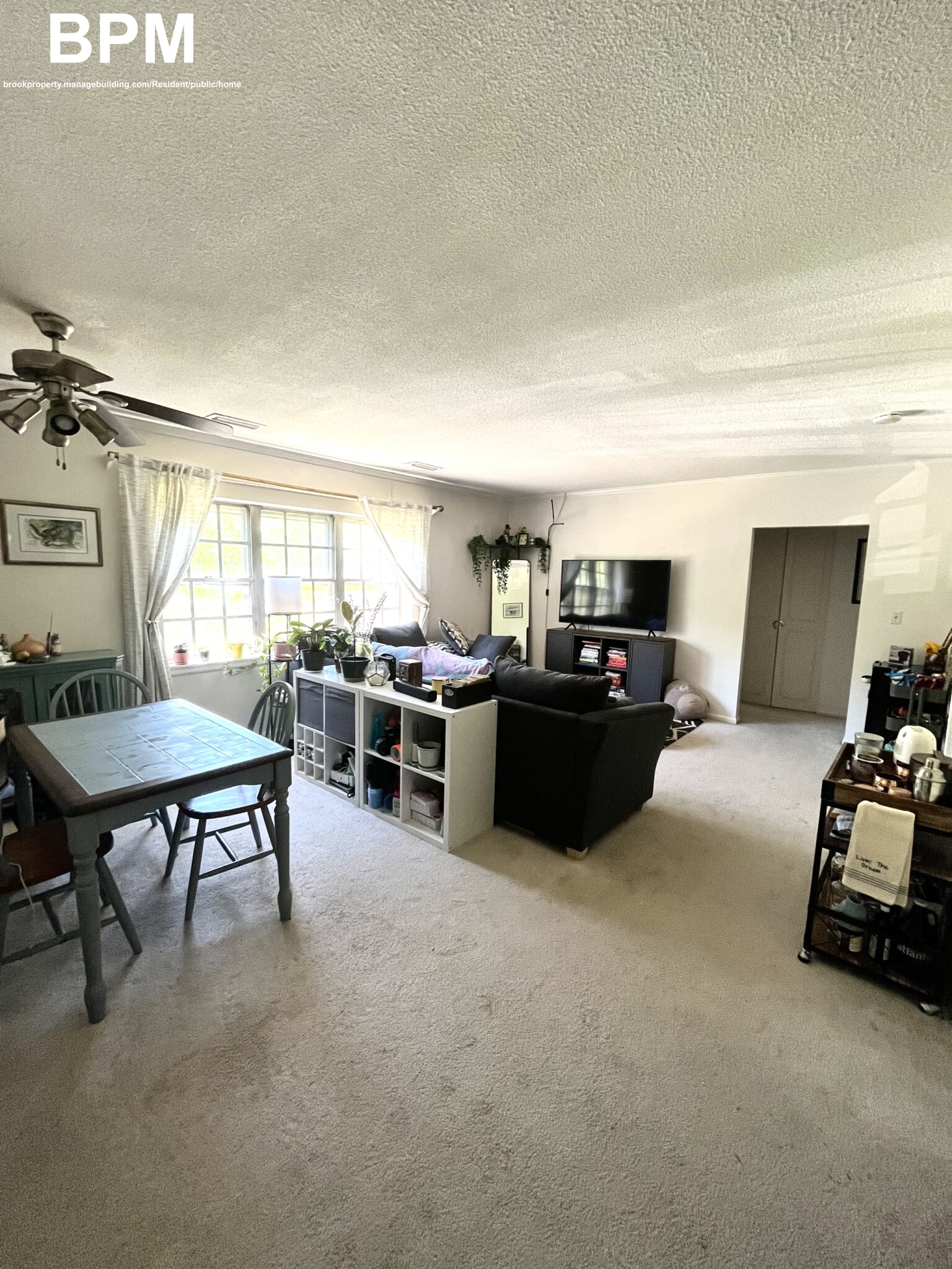 117 Lake Shore Rd, Oak Square