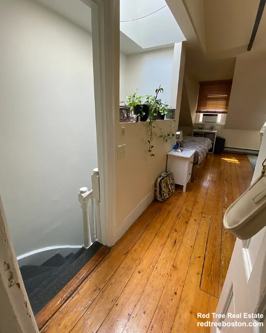 32 Irving St, Beacon Hill