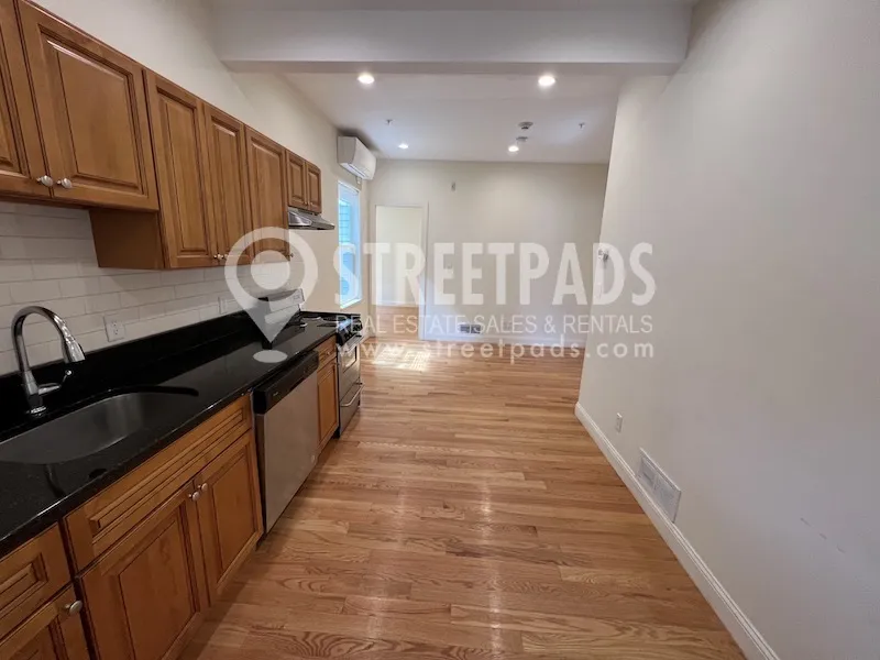 379 Harvard St, Mid-Cambridge