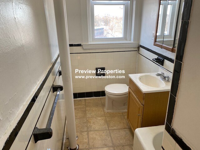 1820 Commonwealth Ave, Brighton