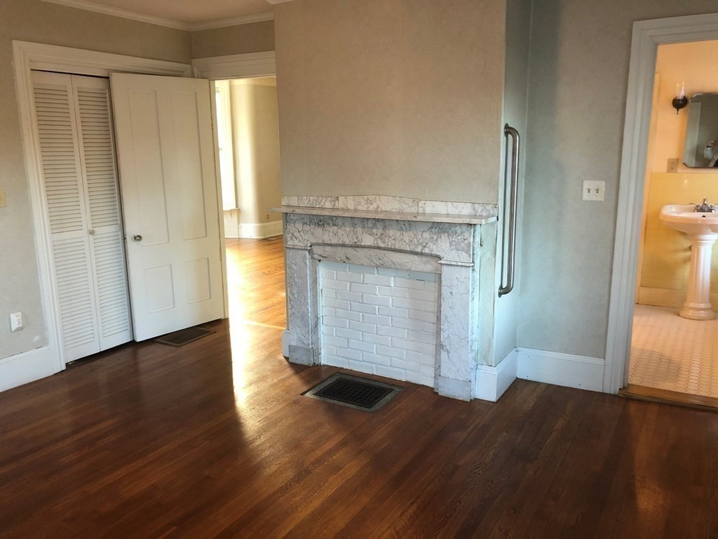 44 Hayden Rowe, Hopkinton