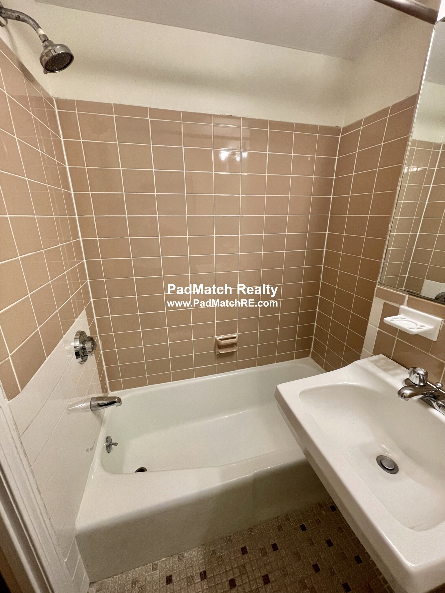 8 Wait St, Mission Hill