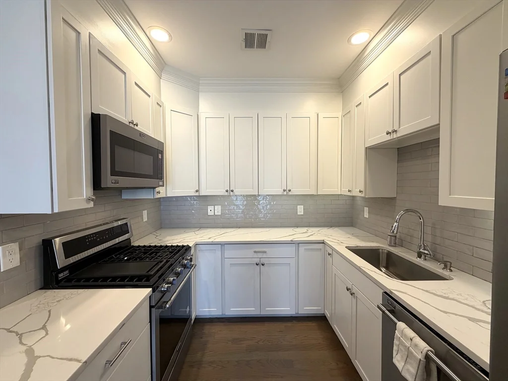 966 Hyde Park Ave, Hyde Park