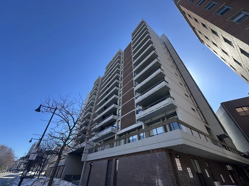 566 Commonwealth Ave, Fenway