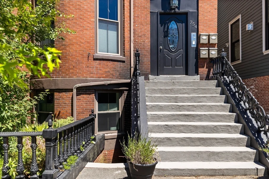 754 E 4th, South Boston