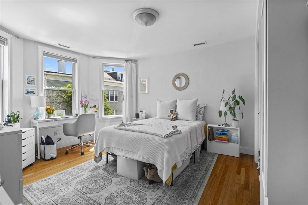 87 M St, South Boston