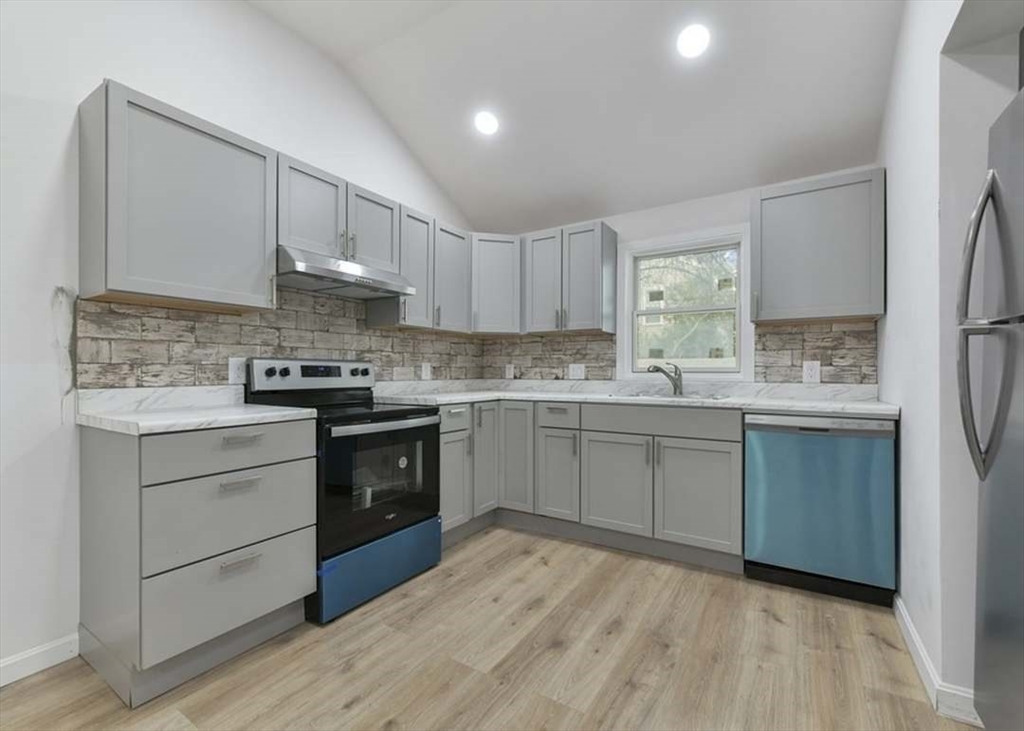 18 Payne Ave, Weymouth