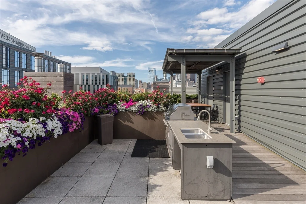 32 Traveler St, South End