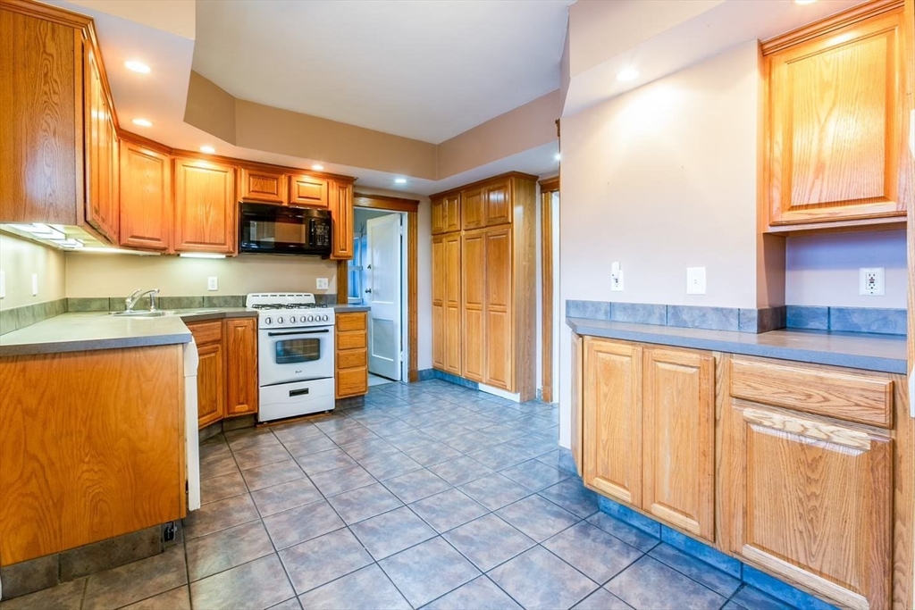 67 Orchard St, Medford