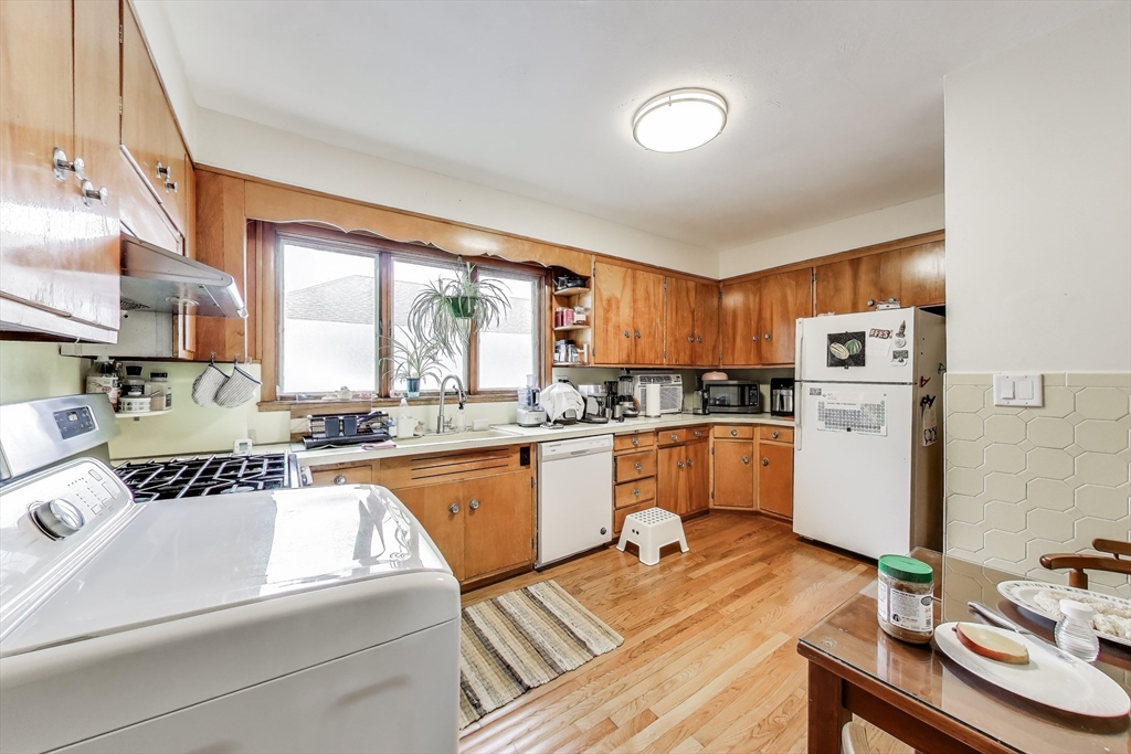 129 Oxford Rd, Newton Center