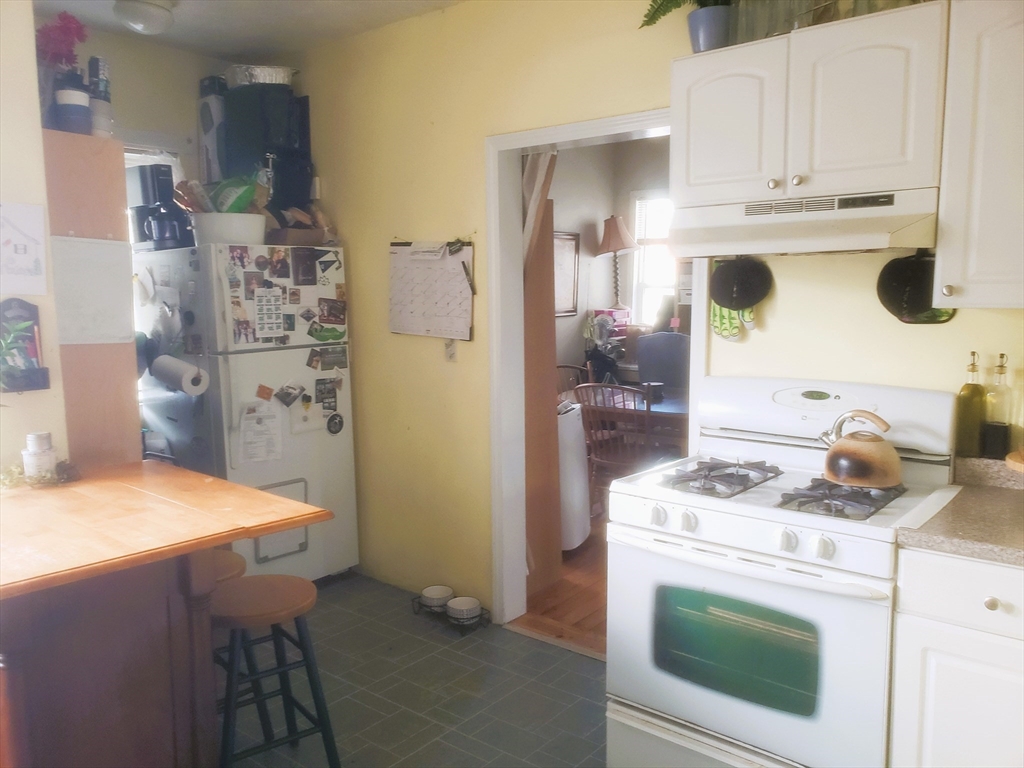 27 Medford St, Medford