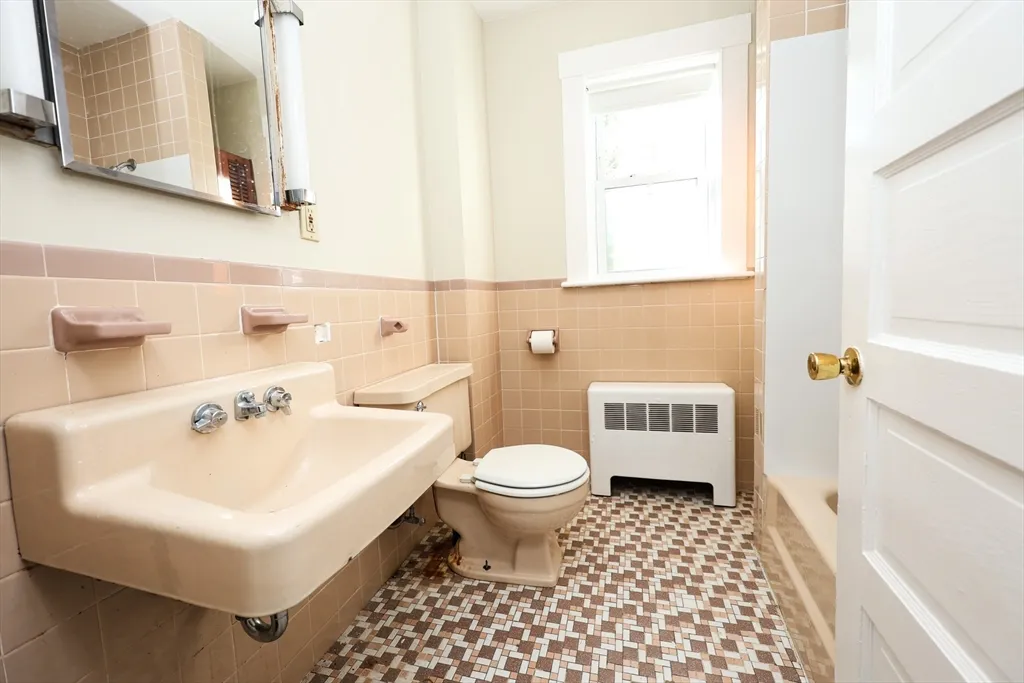 354 Pond St, Braintree