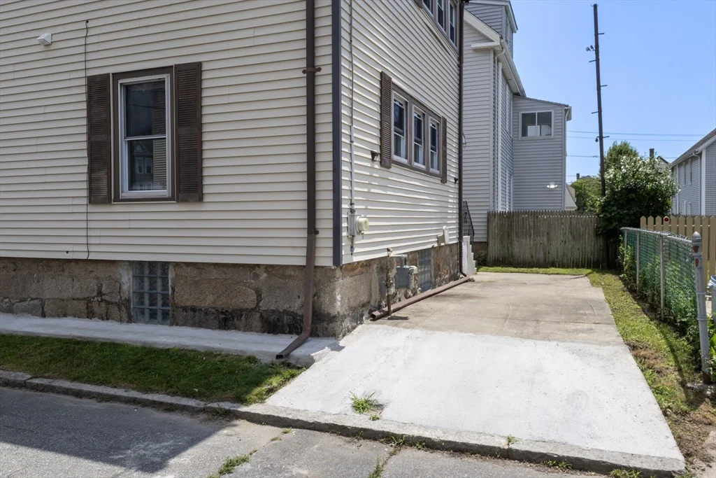 6 Coffin Avenue Ct, New Bedford