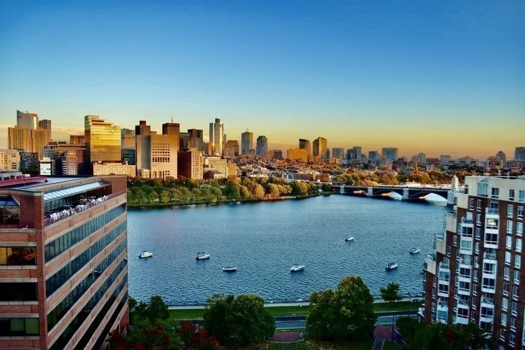 10 Rogers St, East Cambridge