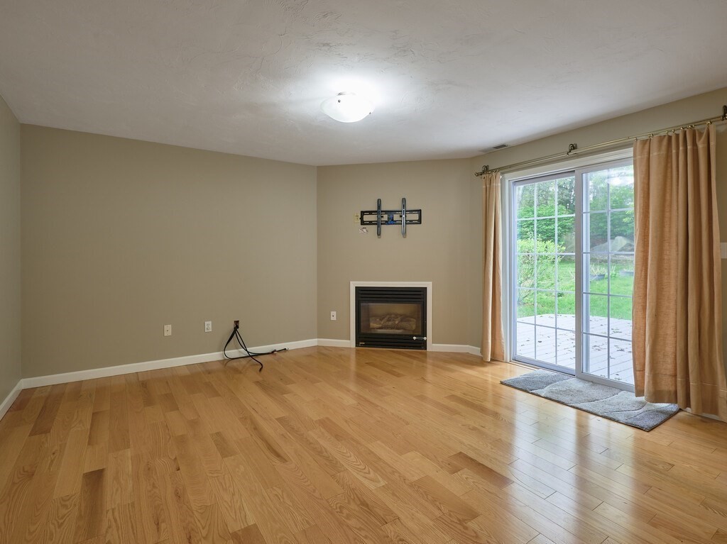 9 Angela Rose Ln, Worcester