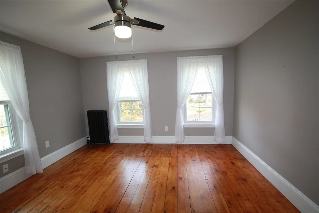 33 Maple St, Sterling